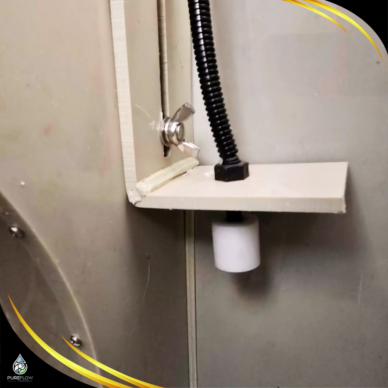 Sensor de nivel de filtro montado sobre soporte en el interior de la carcasa